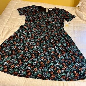 Beautiful 3xl NWT lularoe Amelia dress flattering style and colors